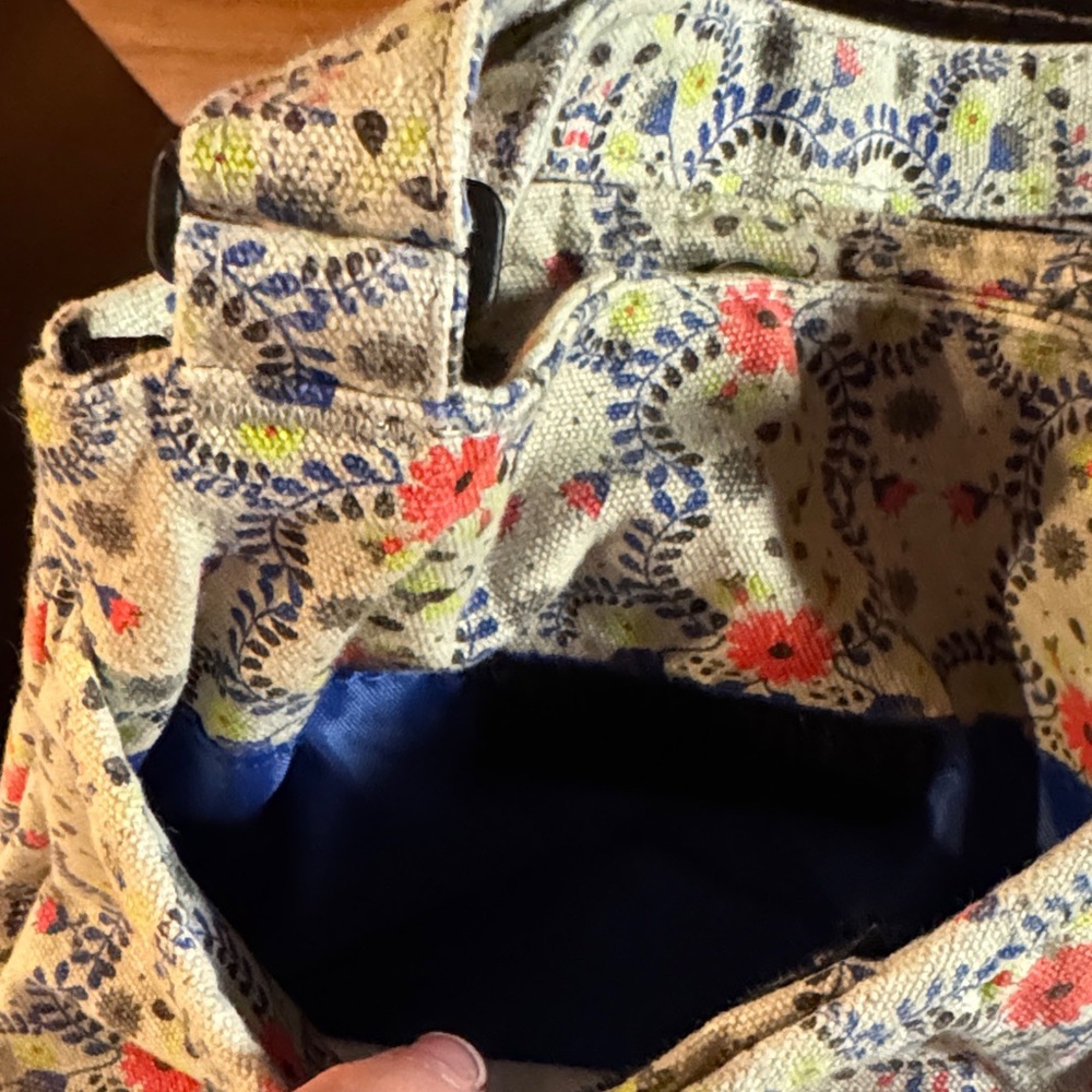 KAVU Floral Crossbody Bag in Cream with Coral and Yellow Accents - Picture 4 of 4